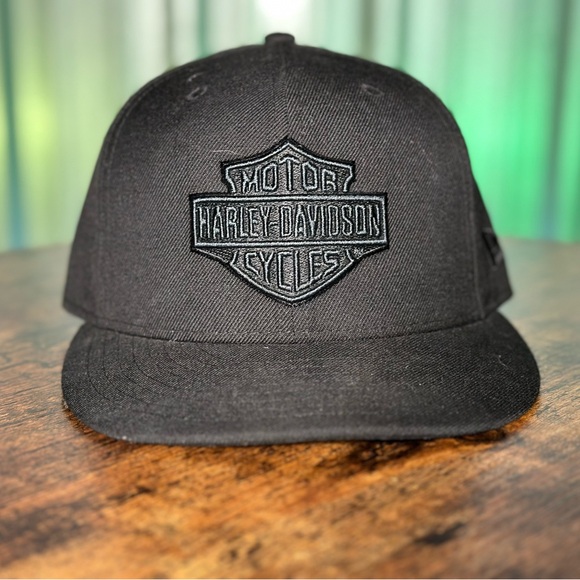 Harley-Davidson® Men's Peace Sign Stretch Fit Curved Bill Baseball Cap - Black - Wisconsin Harley-Davidson
